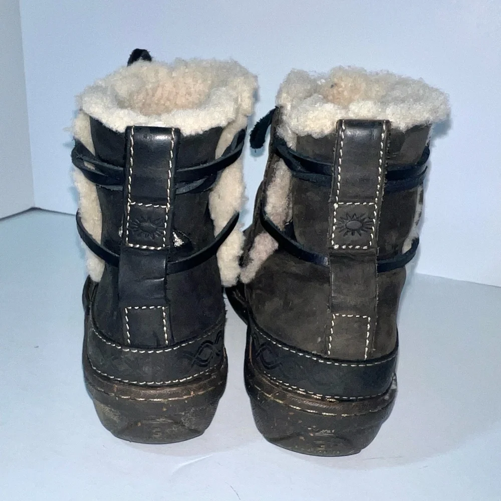 UGG Australia Cove‎ Ankle Boots Black Leather Suede Sheepskin Wrapped Lace Sz 7